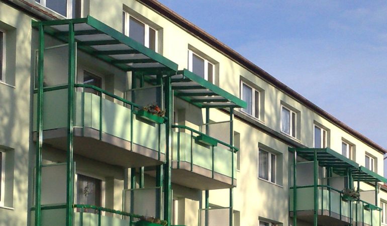 13 Zadaszenia balkonowe