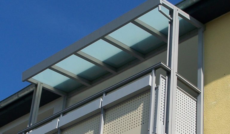 16 Zadaszenia balkonowe